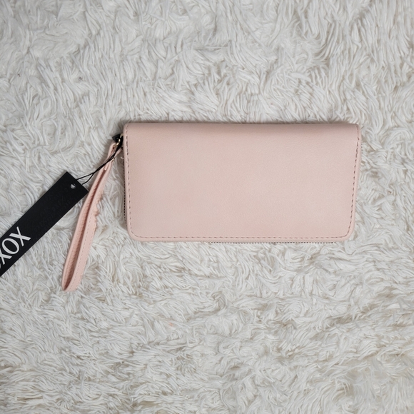 XOXO light pink wristlet new with tags - Picture 3 of 4